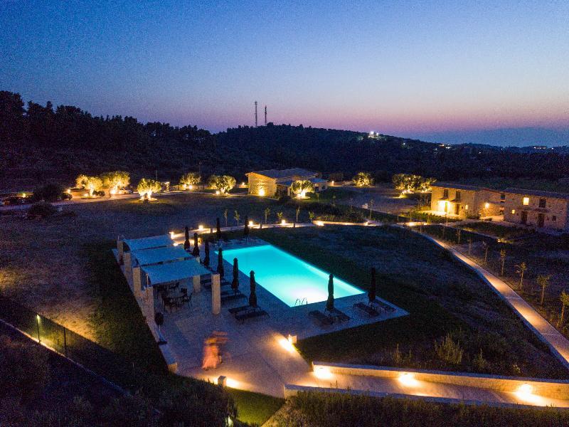 Mint Retreat Suites (Adults Only) Kalandra Buitenkant foto