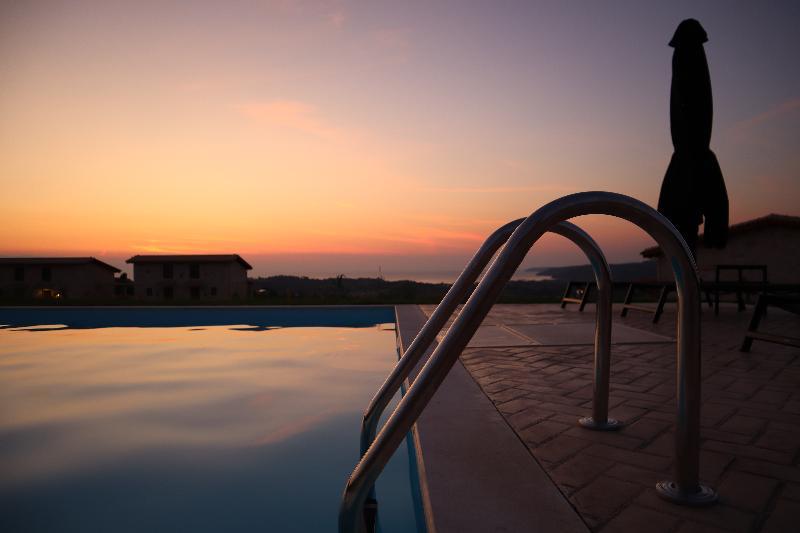 Mint Retreat Suites (Adults Only) Kalandra Buitenkant foto